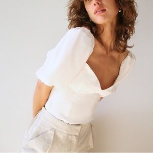 Aritzia Wilfred NOVELLA shortsleeve blouse size M in white